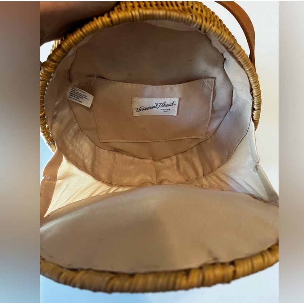 NWT, Universal Thread medium straw rattan Crossbody Bag - Picture 5 of 6